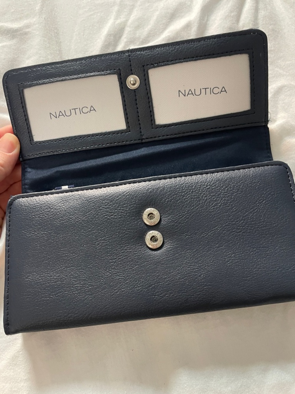 NWOT Nautica Embossed Logo Wallet in Navy - Picture 2 of 6